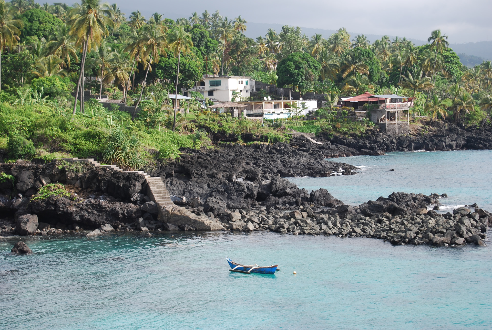 1920x1290 comoros boat and shore. HD Windows Wallpaper, Desktop