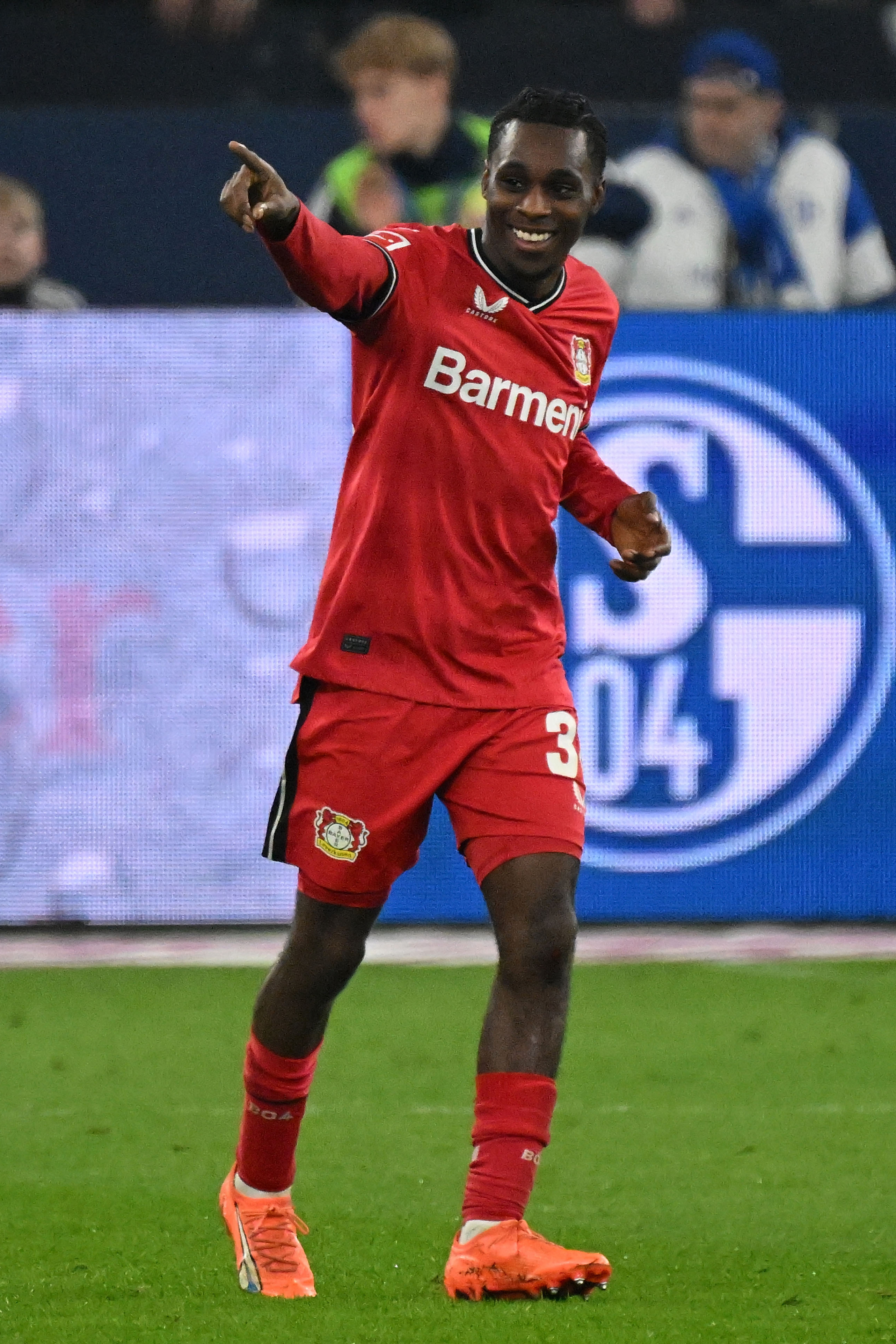 2570x3850 Jeremie Frimpong, Phone