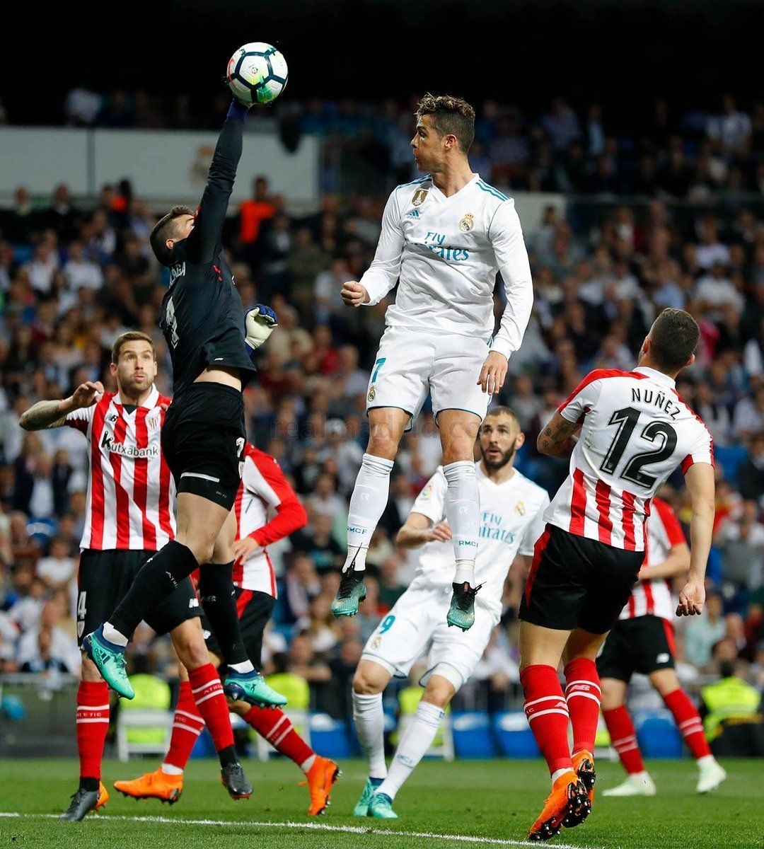 1080x1200 Nobody can leap as high as CR7 in the game. Also CR7 is 6.13ft tall & Kepa 6.10ft. Cristiano ronaldo, Ronaldo, Cristiano ronaldo shirtless, Phone