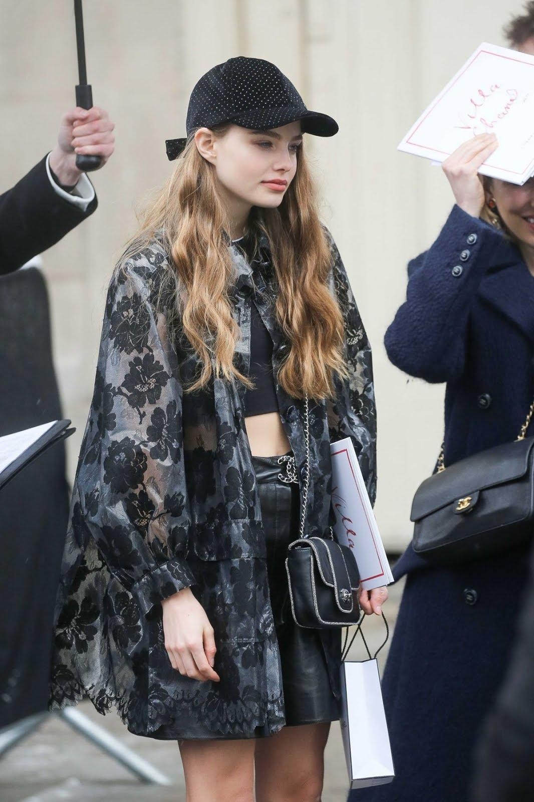 1070x1600 Kristine Froseth At Chanel Spring Summer 2019 haute Couture Fashion, Phone