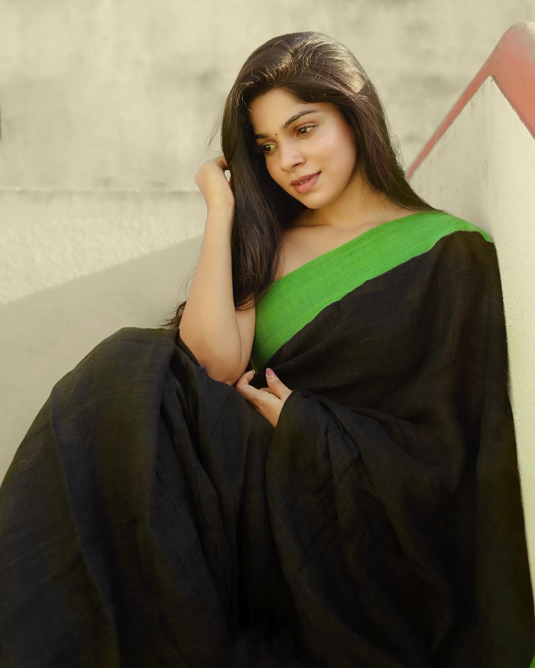 1080x1350 Divyabharathi in black saree Pics by Nithin Kumar.com • Ragalahari, Phone