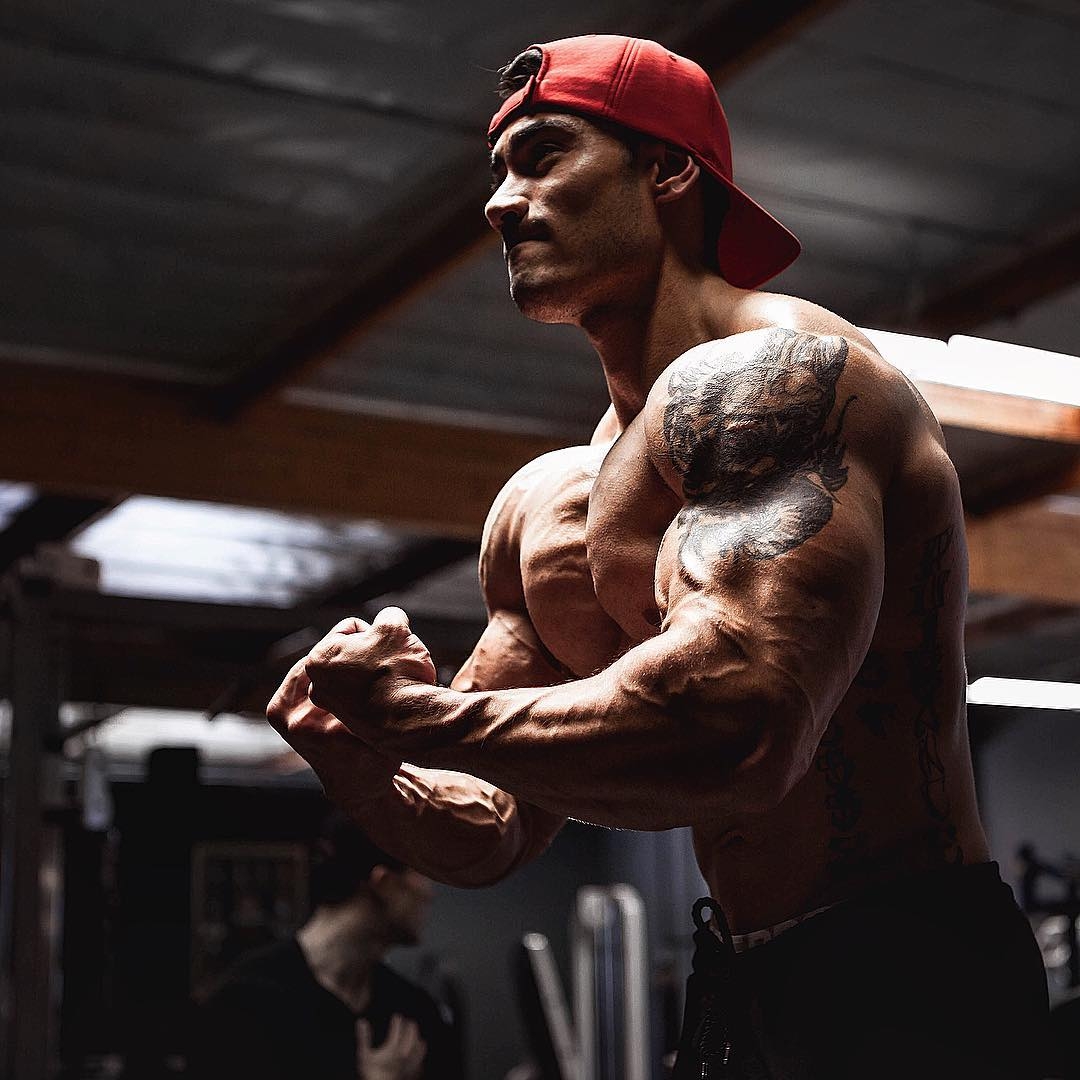 1080x1080 IFBB physique PRO Jeremy Potvin on how to create a Photohop physique, Phone