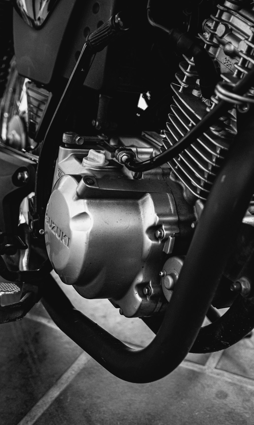 1000x1680 Grayscale photo of motorcycle engine, Phone