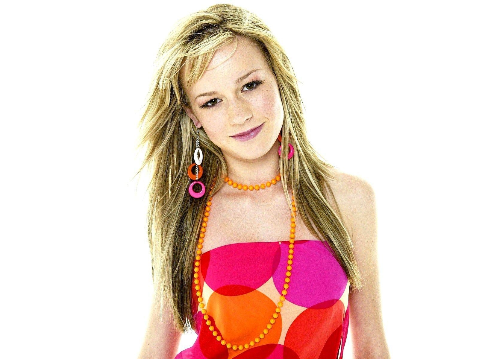 1600x1200 Brie Larson Wallpaper, Desktop