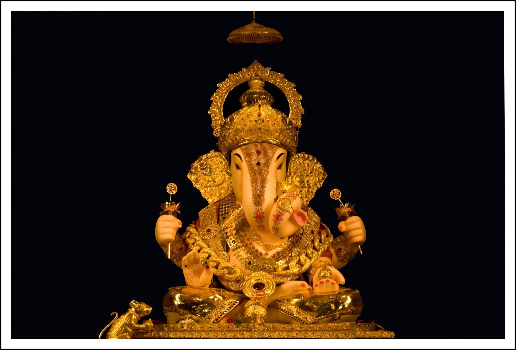 2050x1390 Dagdusheth Halwai Ganpati Ganesha Deity, Desktop