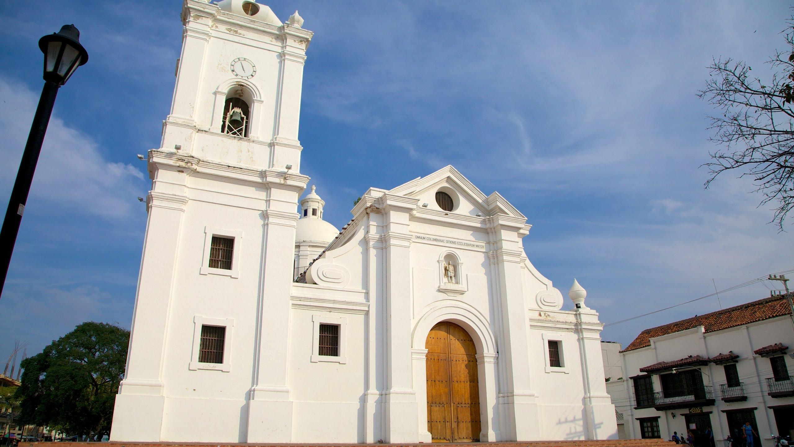 2560x1440 Historic Hotels in Santa Marta Full of Heritage $19, Desktop