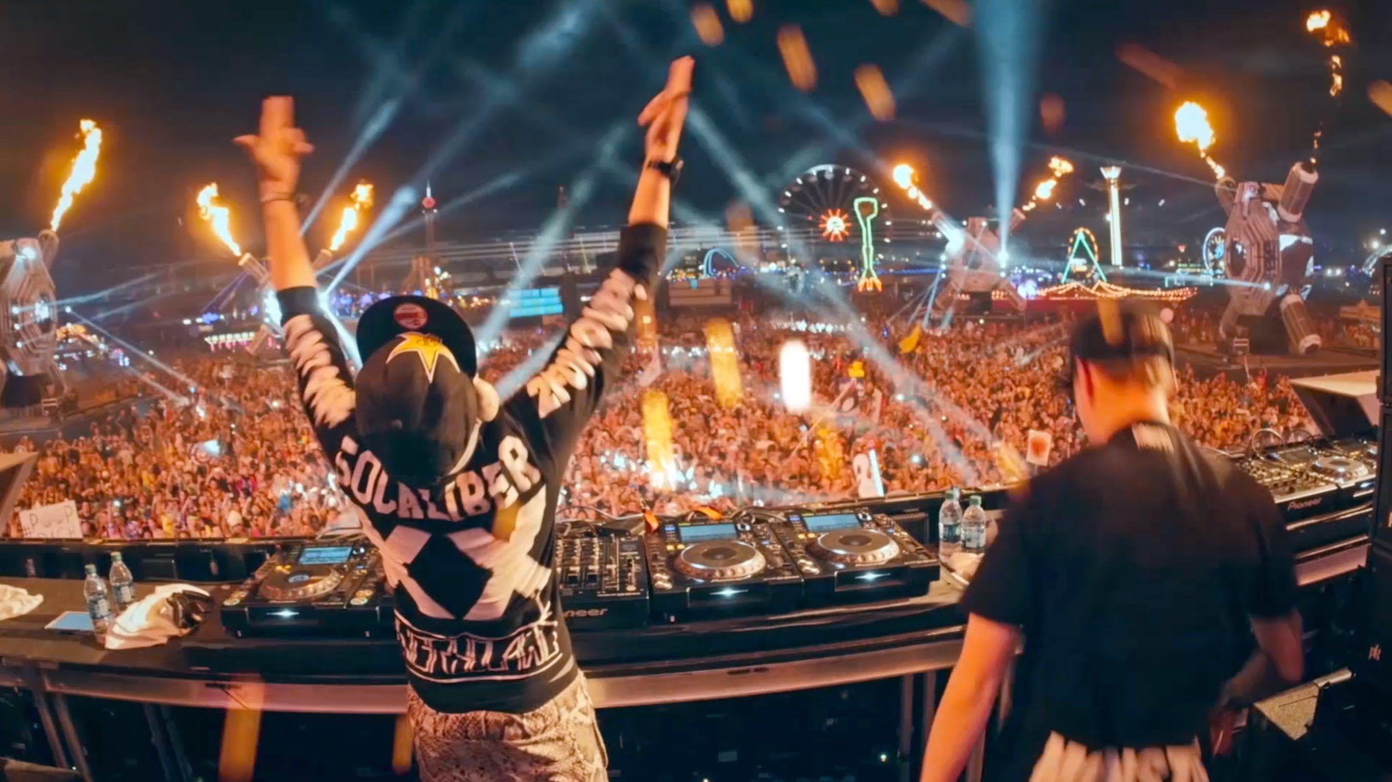 2730x1530 Songs in EDC 2015. FUNTCASE b2b COOKIE MONSTA Youtube, Desktop