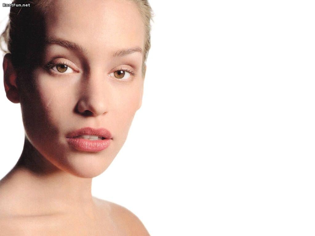 1030x770 Celebrities Piper Perabo Wallpaper, Desktop