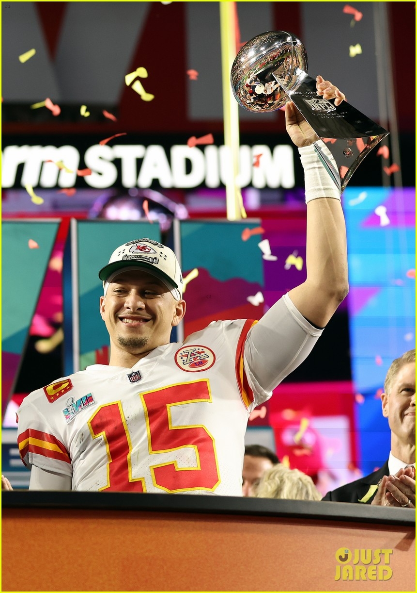 870x1230 Patrick Mahomes Named 2023 Super Bowl MVP: Celebrates Historic Win with Wife Brittany & Daughter Sterling: Photo 4893466 Super Bowl, brittany mahomes, Patrick Mahomes, Sterling Mahomes, Super Bowl Picture, Phone