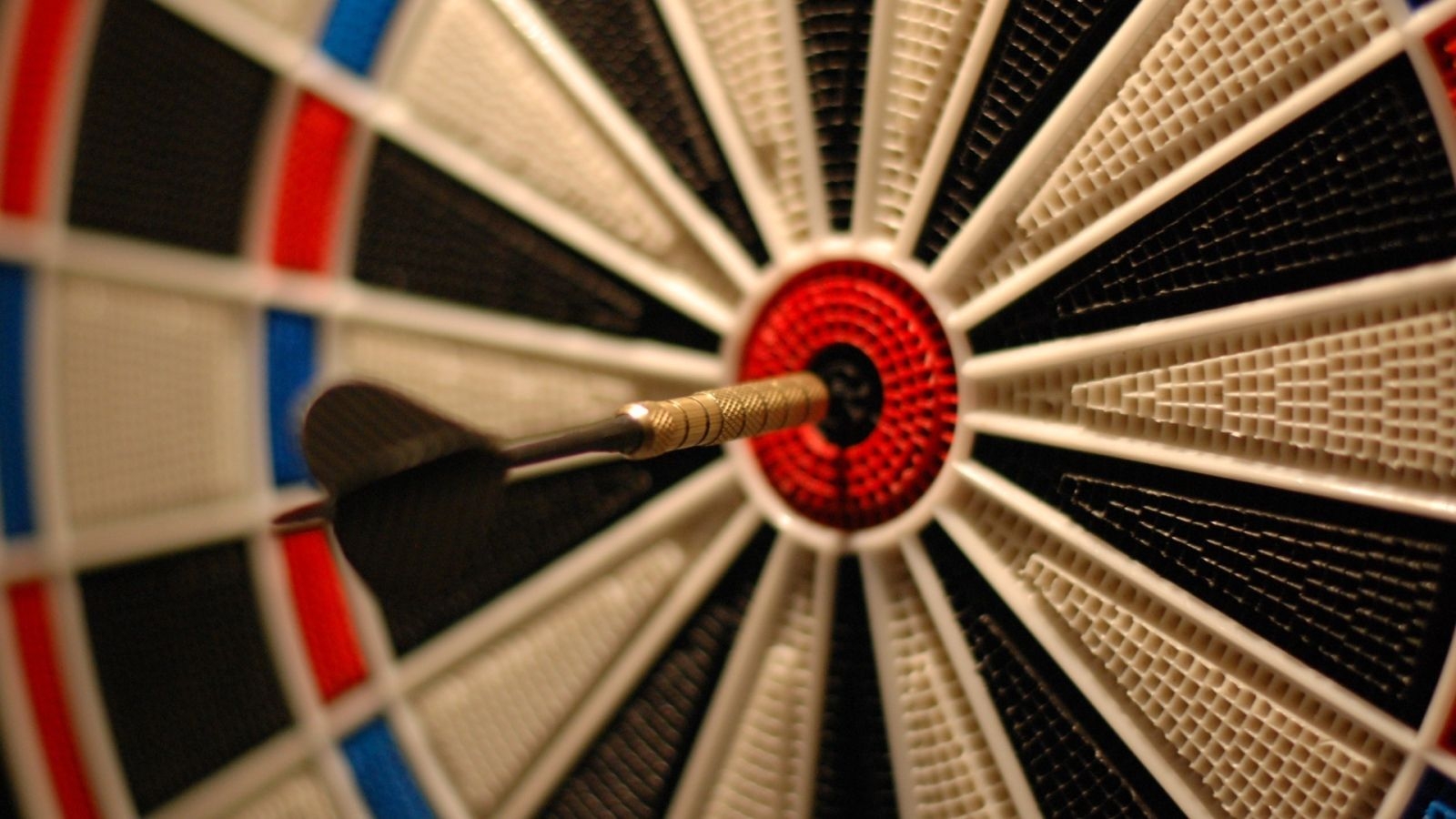 1600x900 Dart hit right on target Desktop wallpaper, Desktop