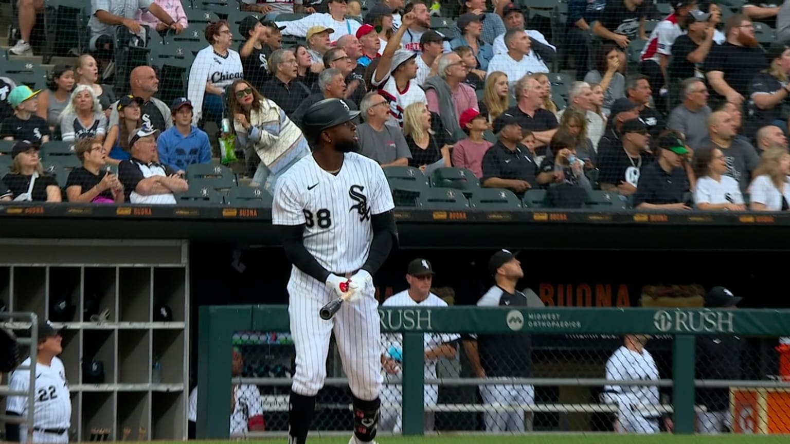 1540x870 Luis Robert's Two Run Homer 08 2022. Chicago White Sox, Desktop