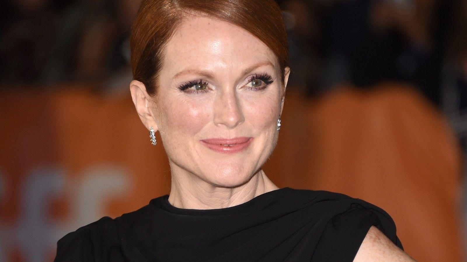 1600x900 Julianne Moore: Rename my high school, Desktop