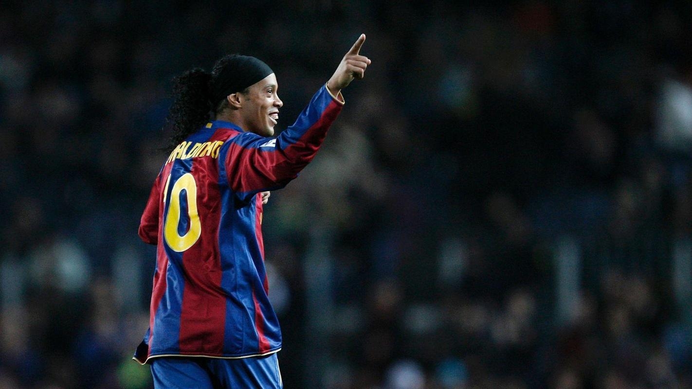 1430x800 Ronaldinho HD Wallpaper for Android, Desktop