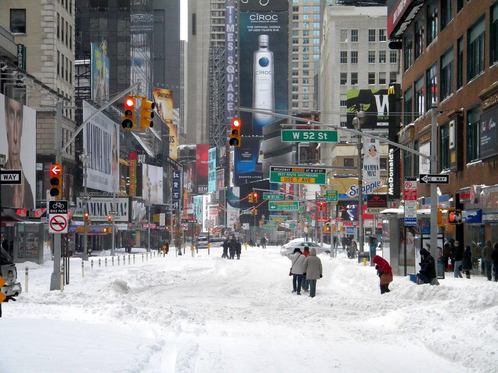 1600x1200 Snow in the city Desktop wallpaper, Desktop