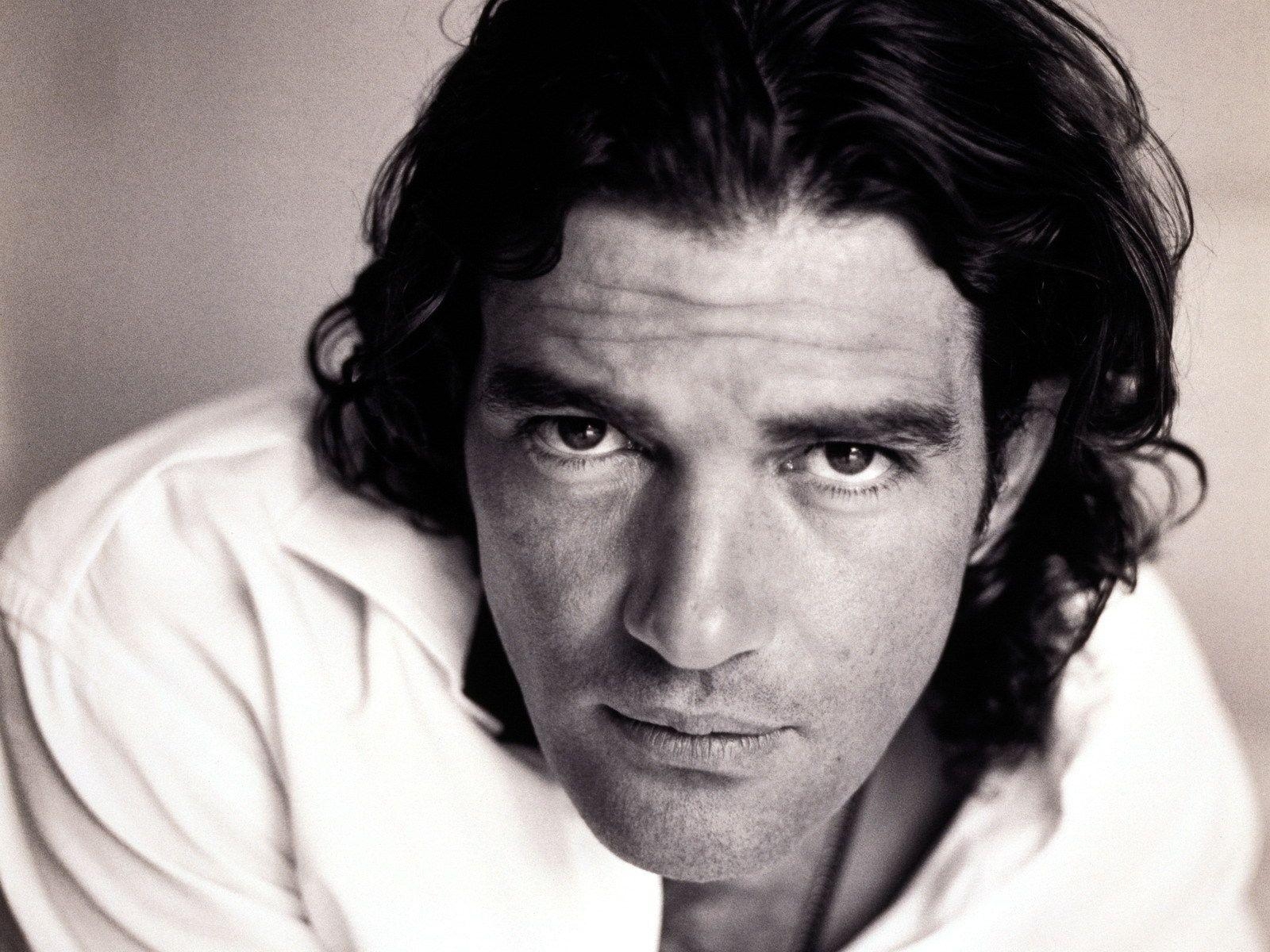1600x1200 Famous Actor Antonio Banderas wallpaper and image, Desktop