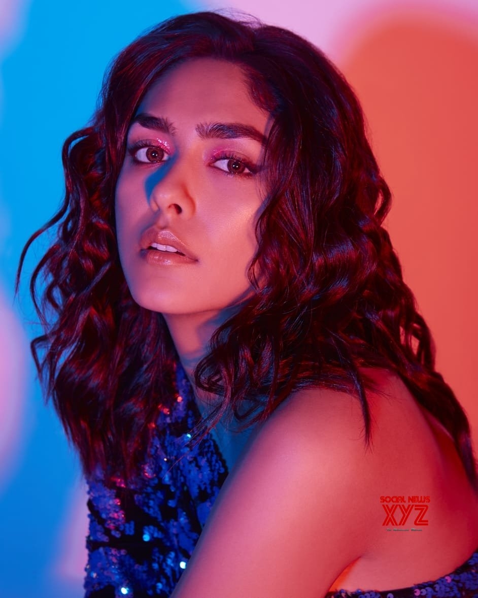 950x1180 Mrunal Thakur: No one should be able to define my abilities News XYZ, Phone