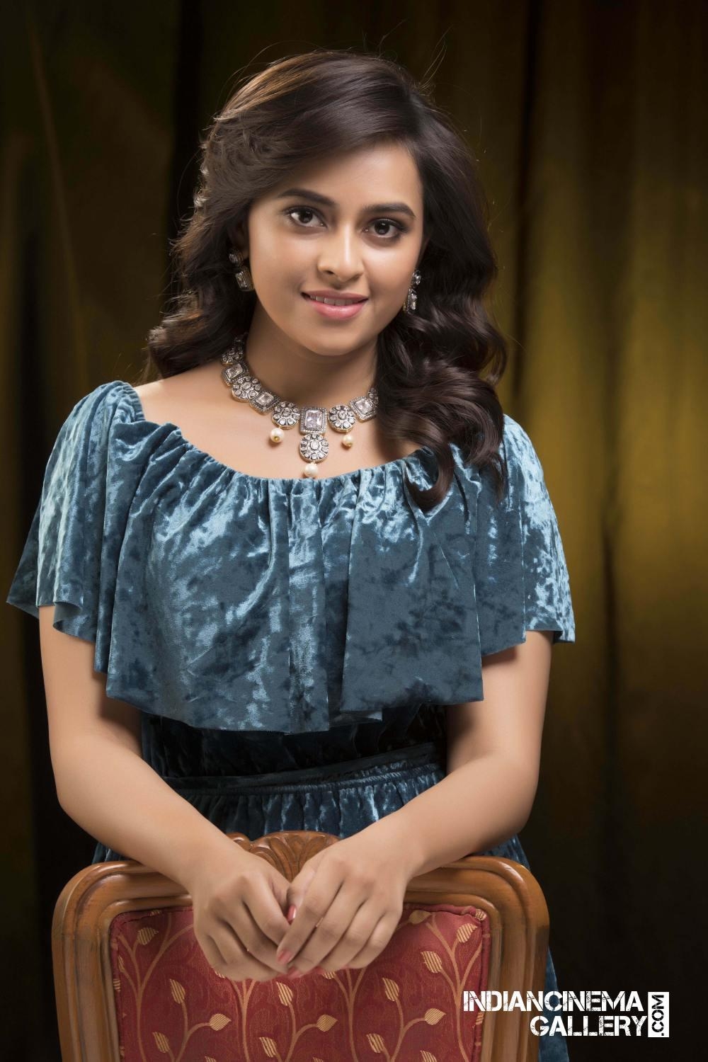 1000x1500 Sridivya Actress Photo Stills Gallery, Phone