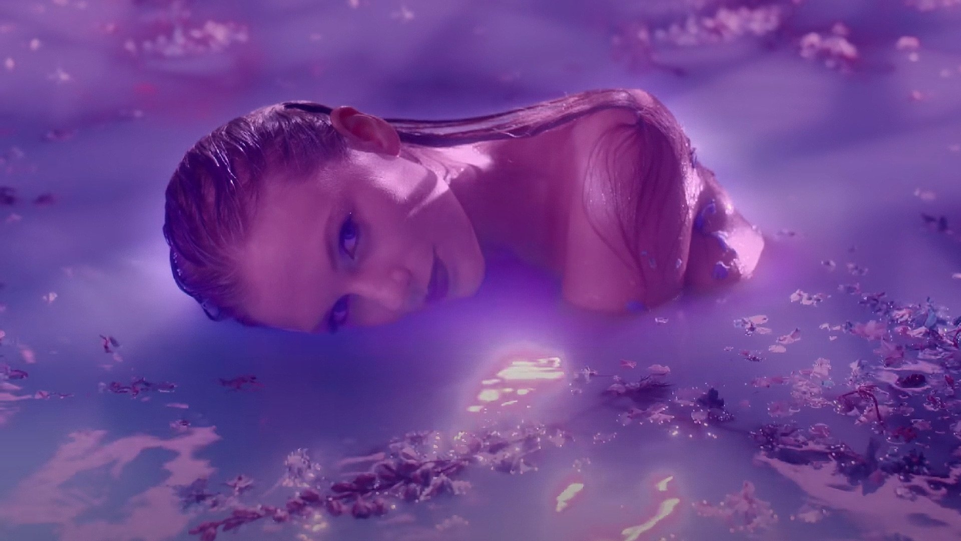 1920x1080 Taylor Swift Drops the 'Lavender Haze' Music Video, Desktop