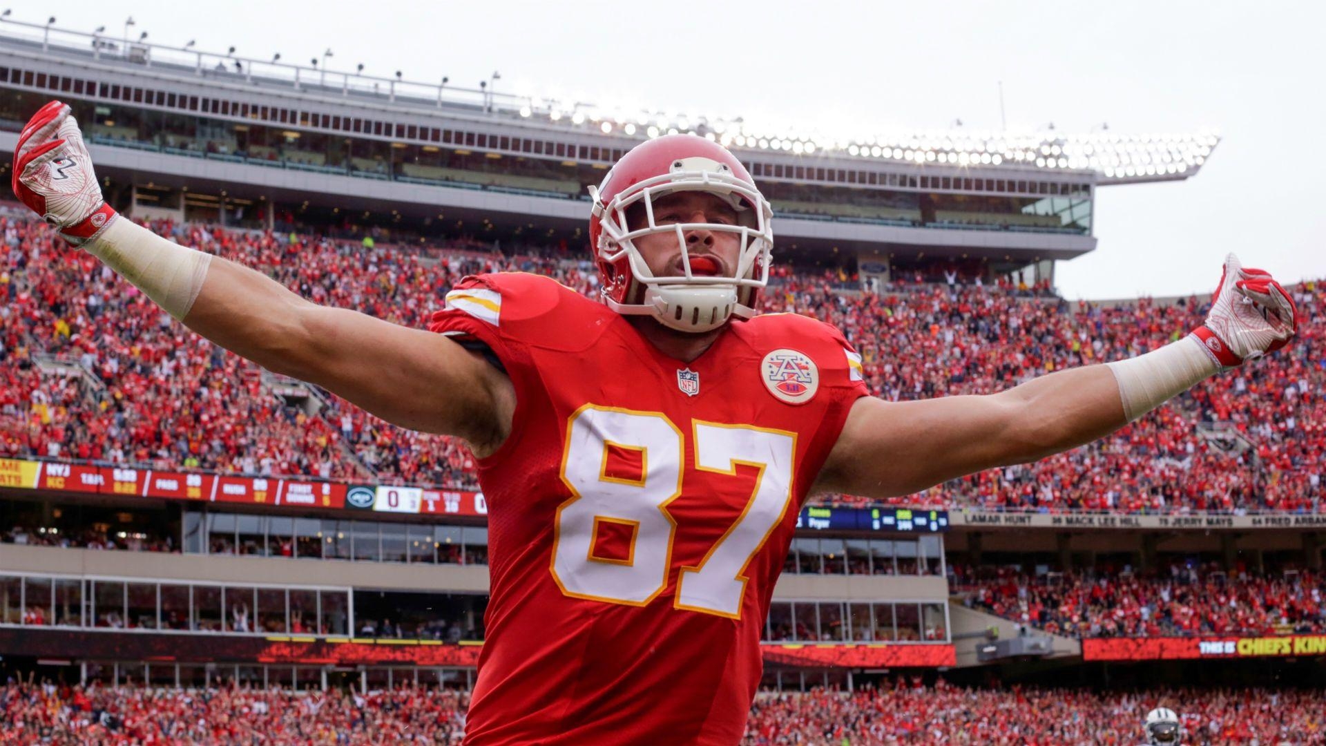 1920x1080 Travis Kelce fined for comments about referee, report says. NFL, Desktop