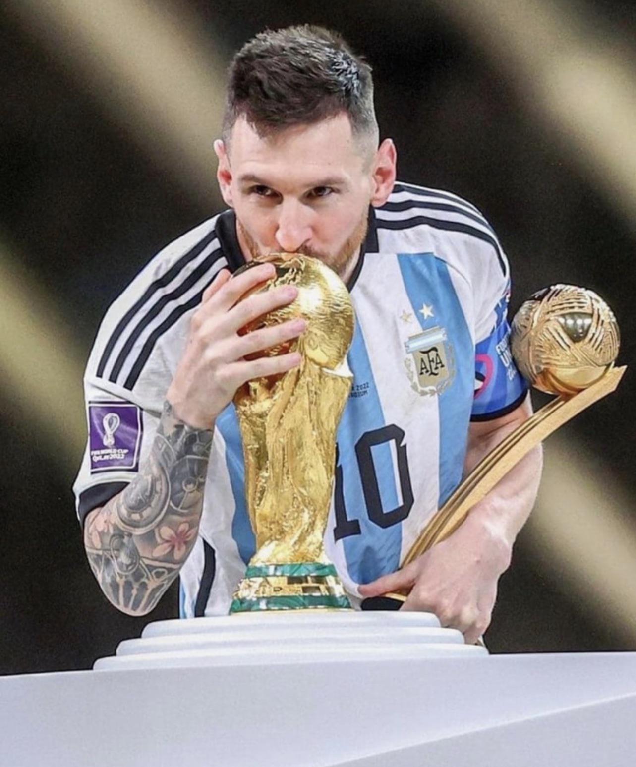 1290x1550 World Cup trophy with Messi kissing, Phone