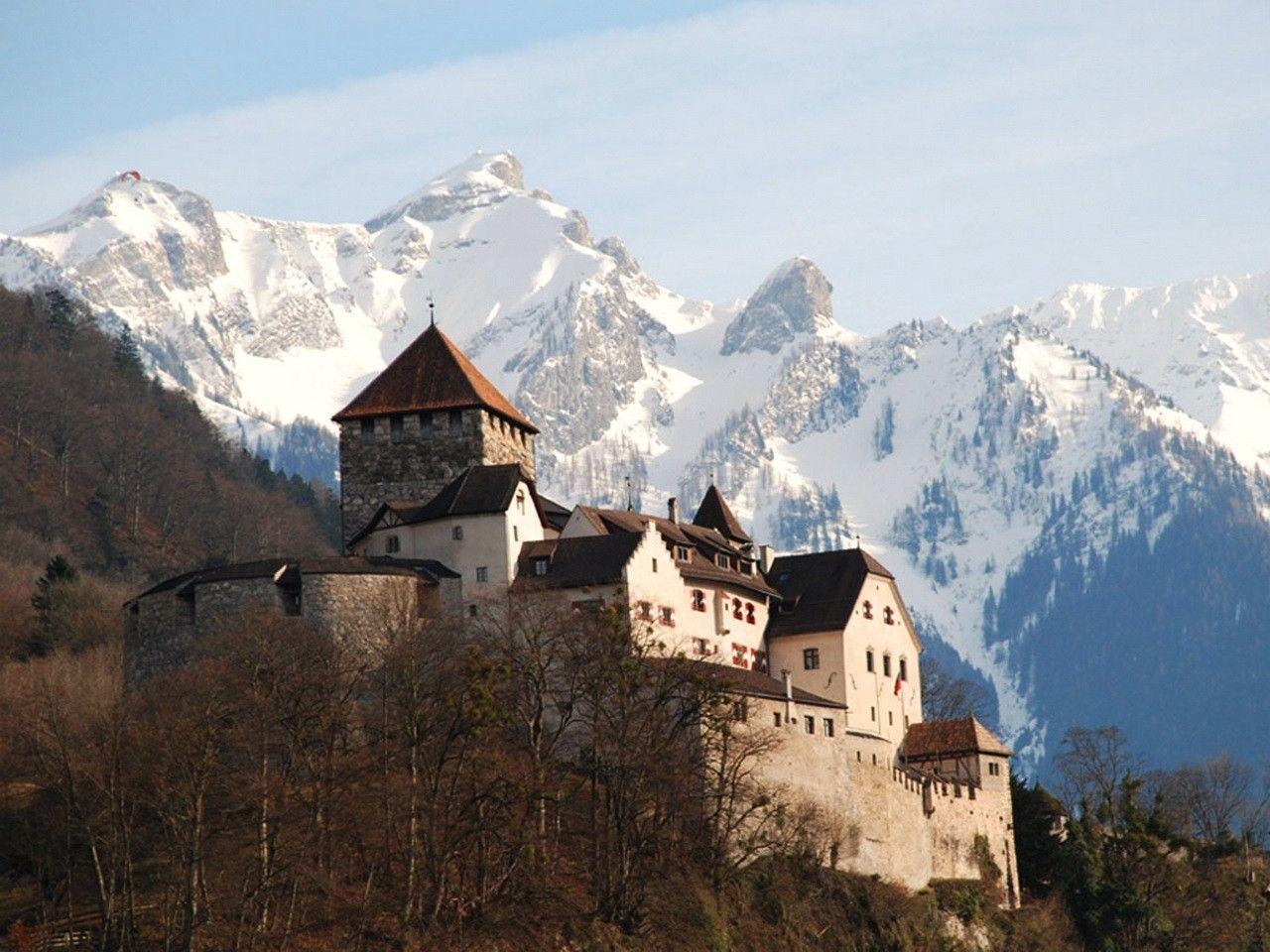 1280x960 Liechtenstein Tag wallpaper: VADUZ CASTLE LIECHTENSTEIN Monument, Desktop