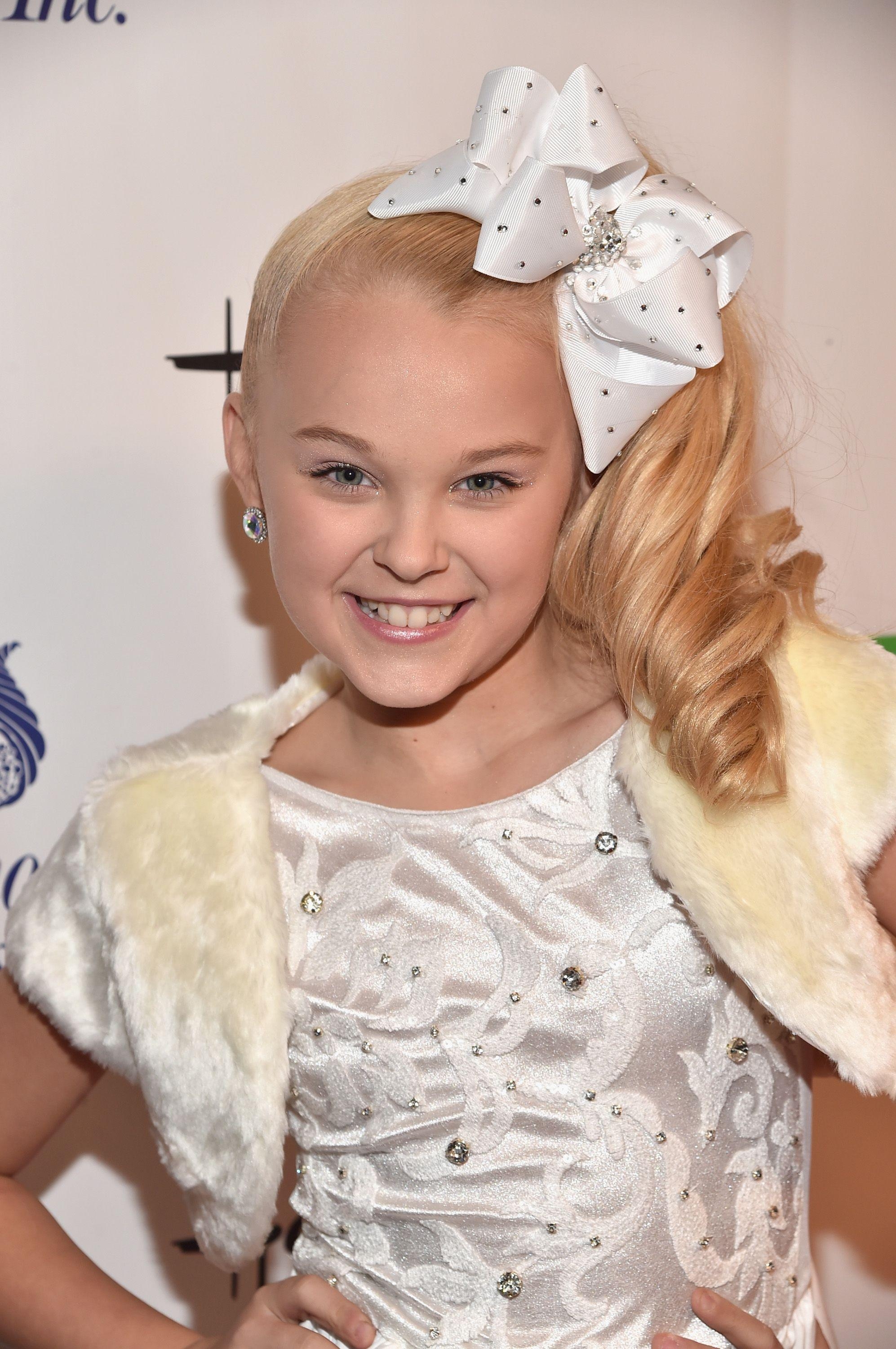 2000x3000 JoJo Siwa Picture HD. Full HD Picture, Phone