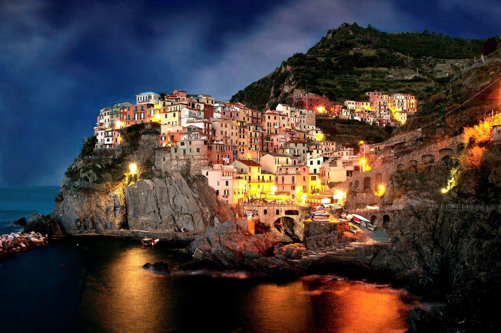 2050x1360 Amalfi Coast At Night, Desktop