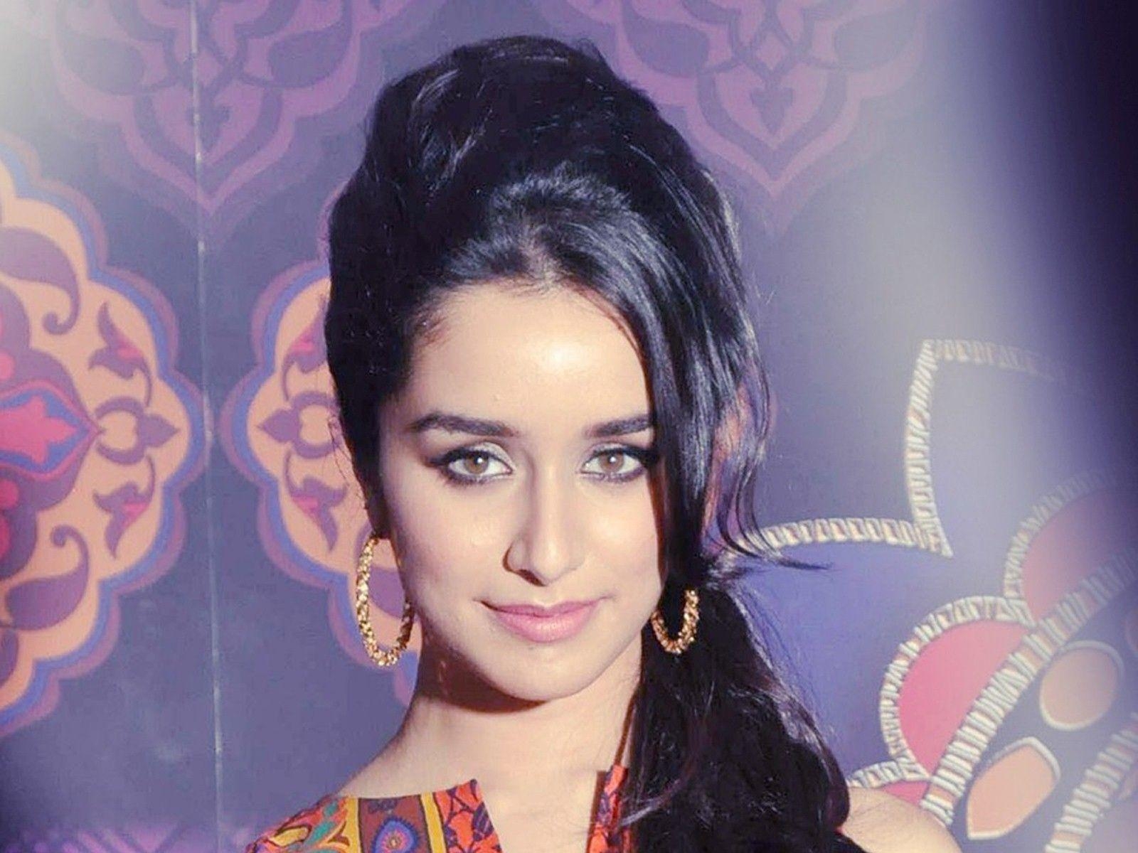 1600x1200 Pretty Cute Shraddha Kapoor in New Hairstyle HD Wallpaper. HD, Desktop