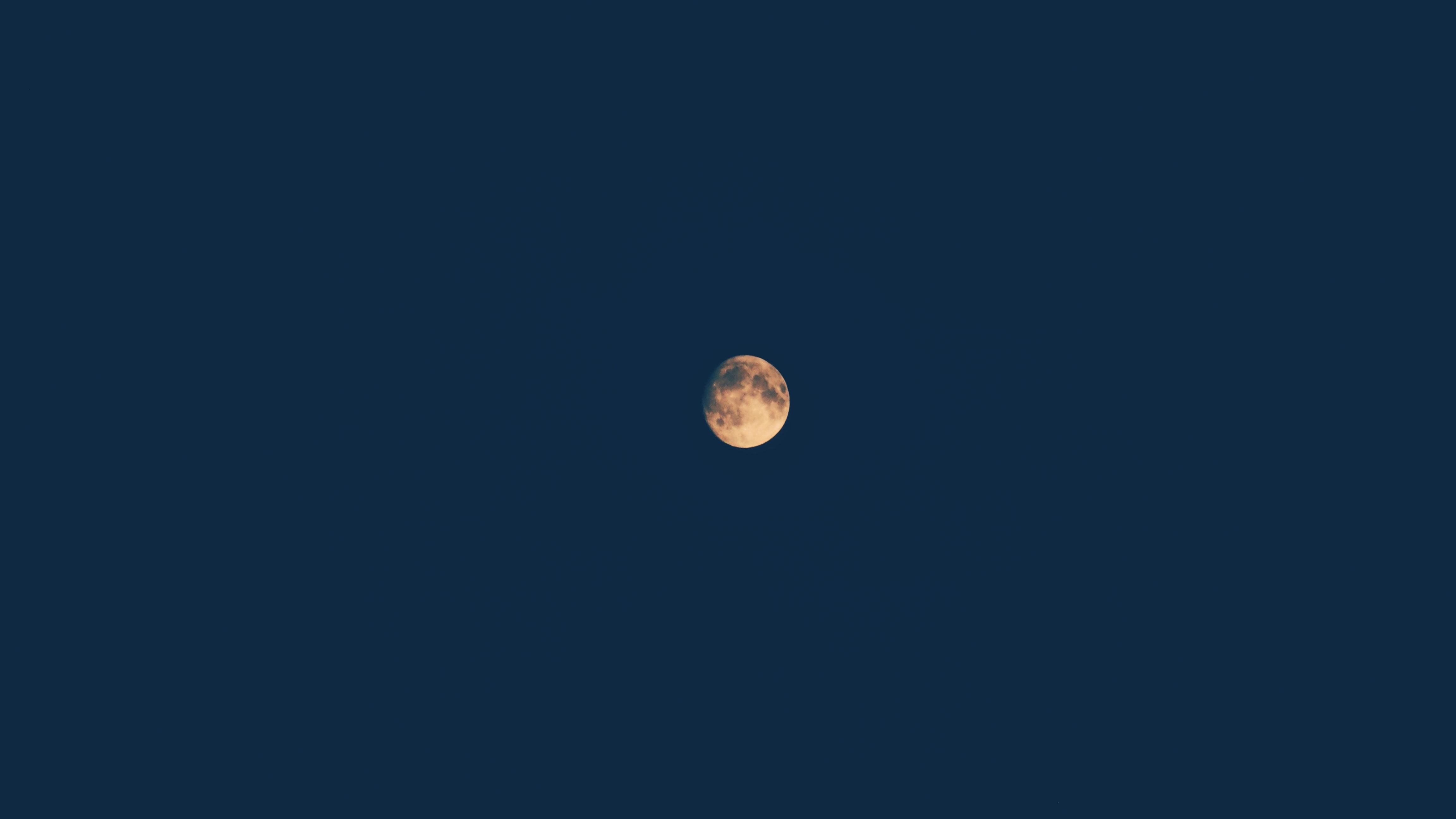 4610x2600 Photo of Full Moon · Free, Desktop