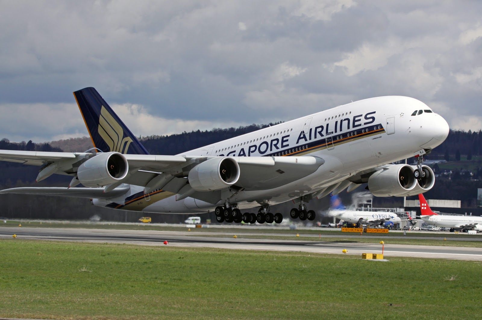 1600x1070 Airbus A380 Takeoff Singapore Airlines Aircraft Wallpaper 2155, Desktop