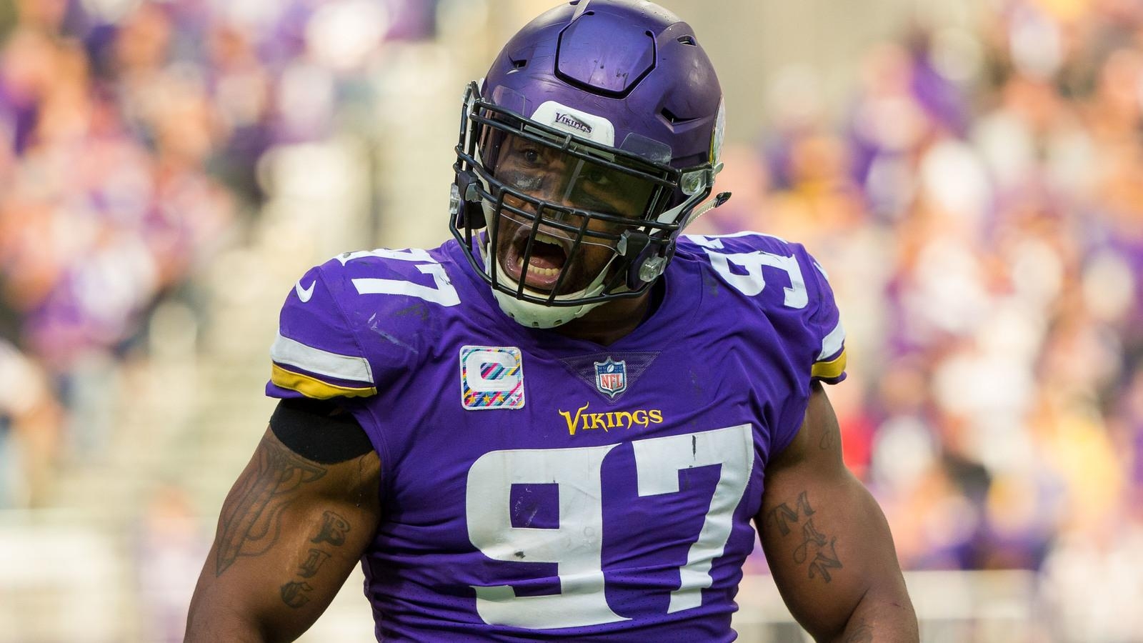 1600x900 Everson Griffen threatened to shoot someone at hotel, Desktop