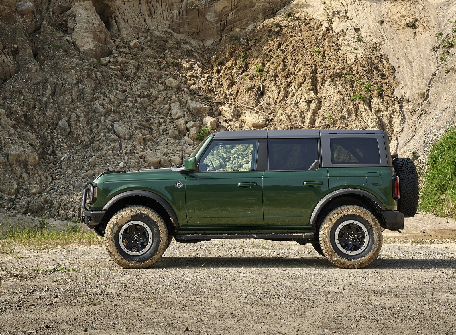 1600x1180 2022 Ford Bronco 4 Door (Color: Eruption Green) Side Wallpaper (7), Desktop