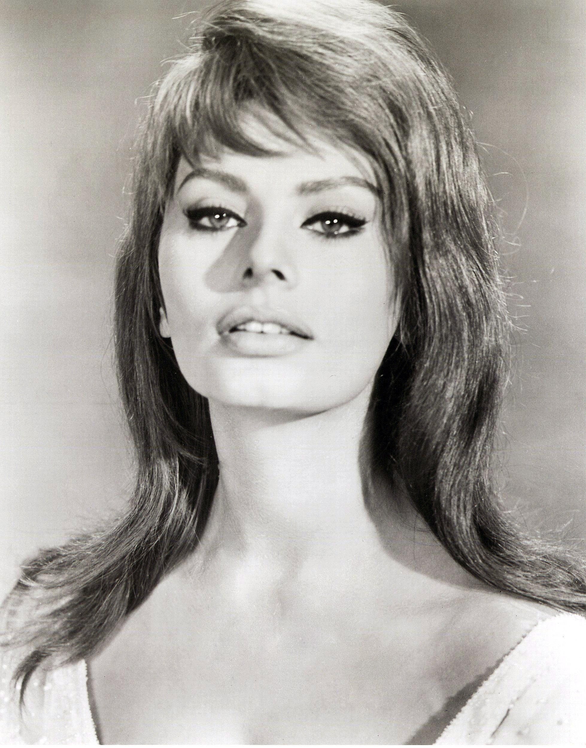 1960x2500 Sophia Loren wallpaper, Phone