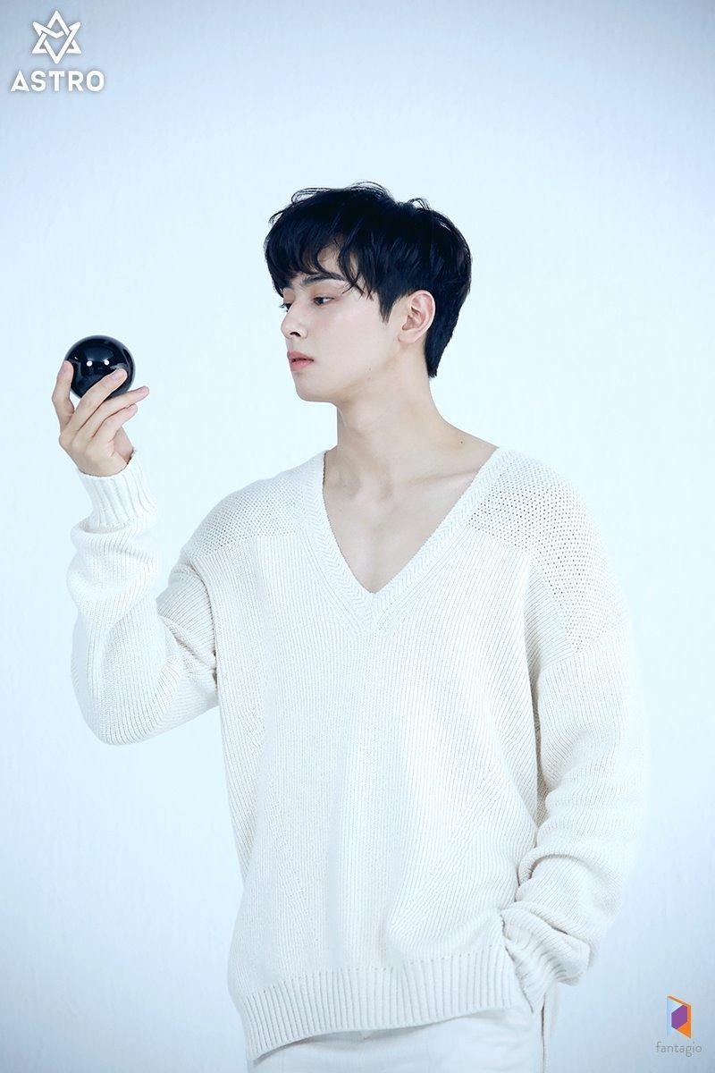 800x1200 ASTRO's Cha EunWoo x Singles Magazine Photohoot Behind, Phone