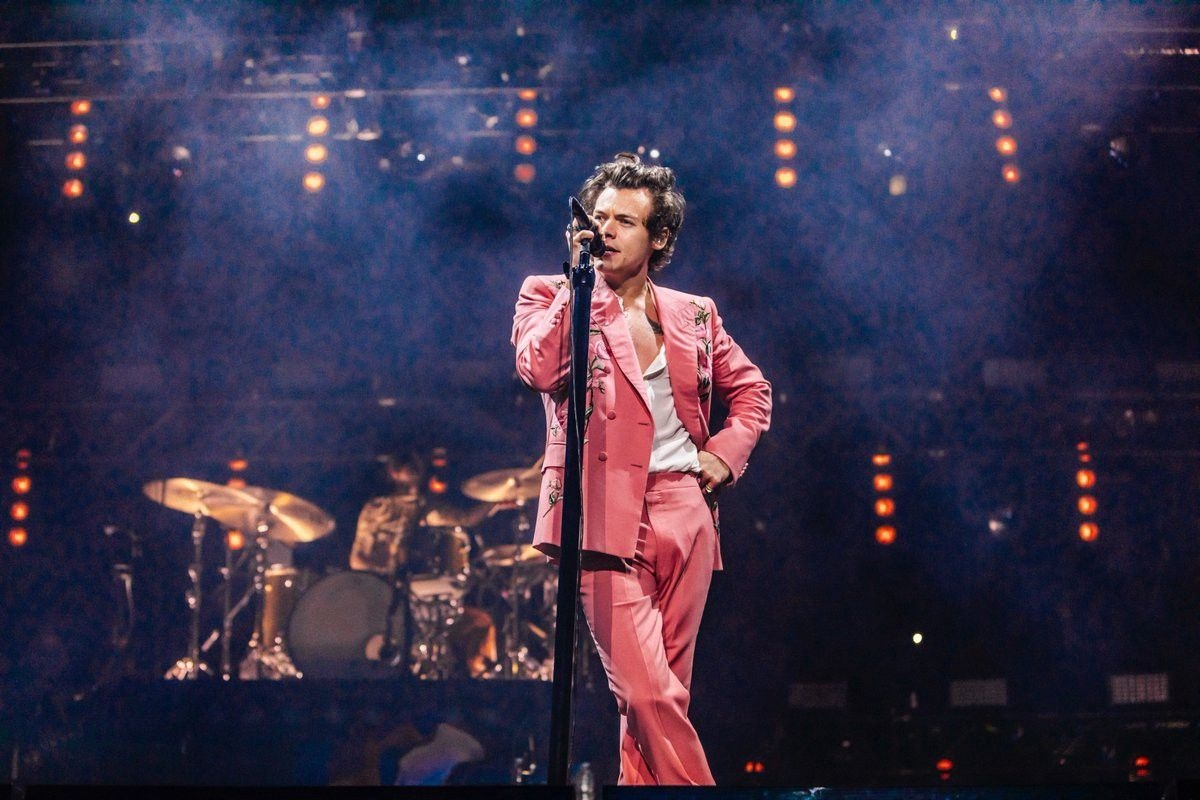 1200x800 Tour Outfits. Harry styles wallpaper.com, Desktop