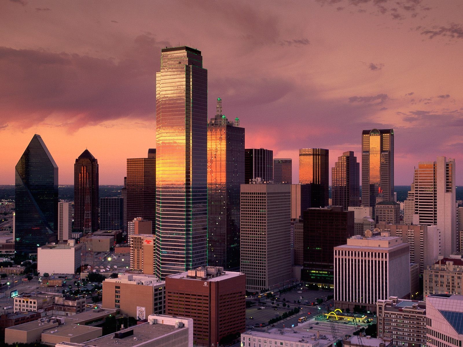 1600x1200 Dallas Wallpaper: The Capital D of Texas, Desktop