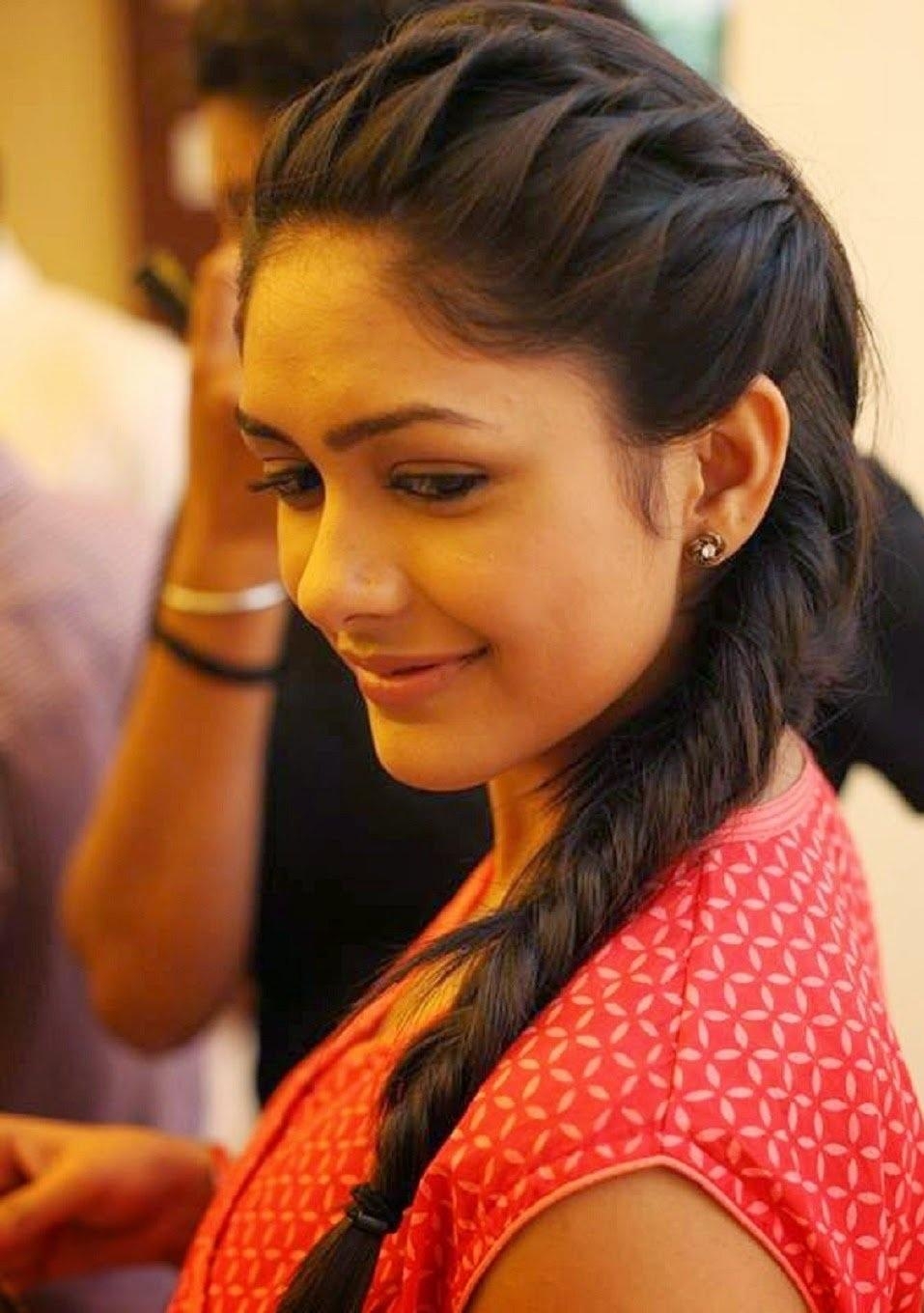 960x1360 Mrunal Thakur Wallpaper Free Mrunal Thakur Background, Phone