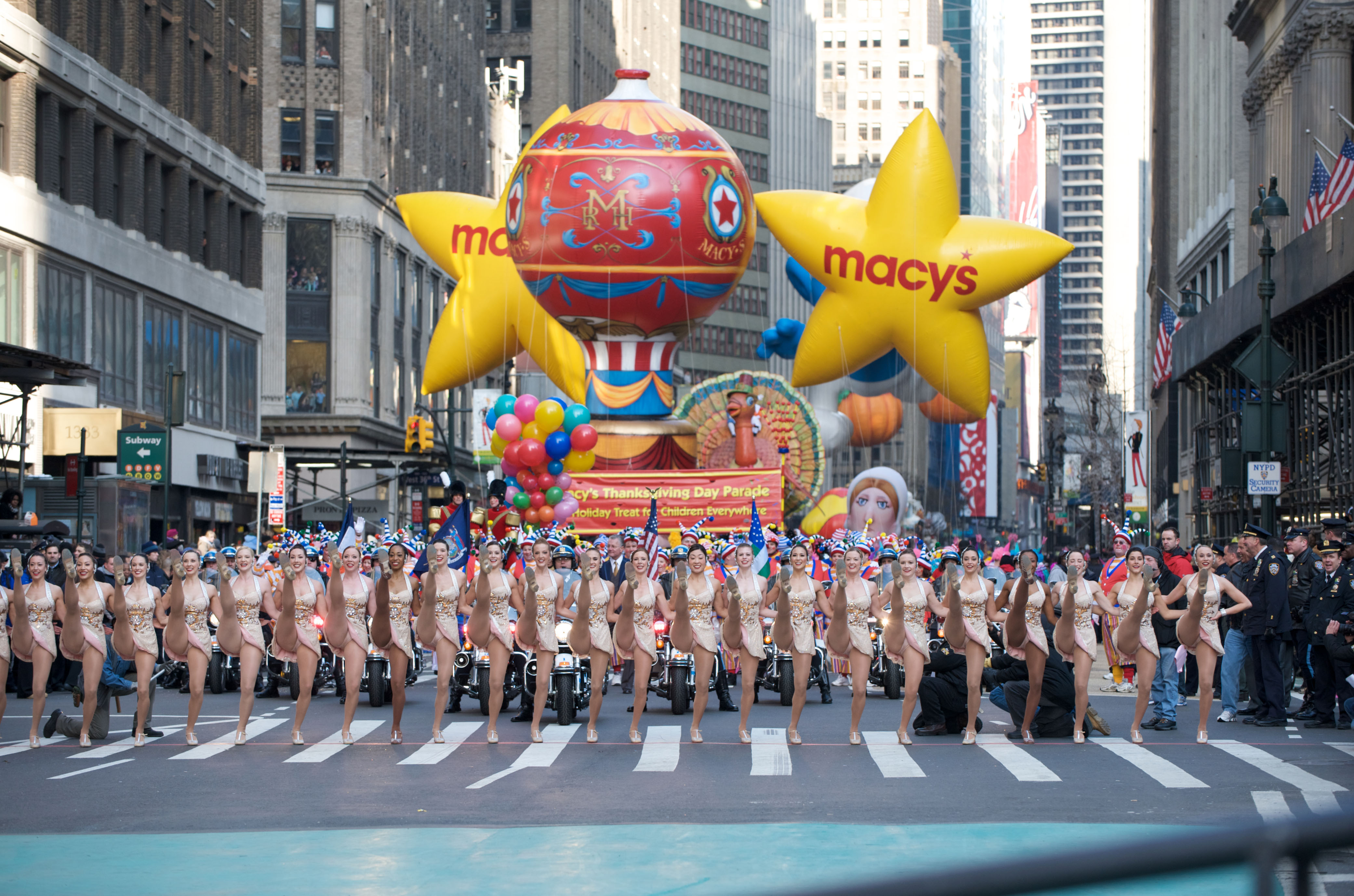 4170x2760 The history of Macy's Thanksgiving Day Parade, a grand NYC tradition, Desktop