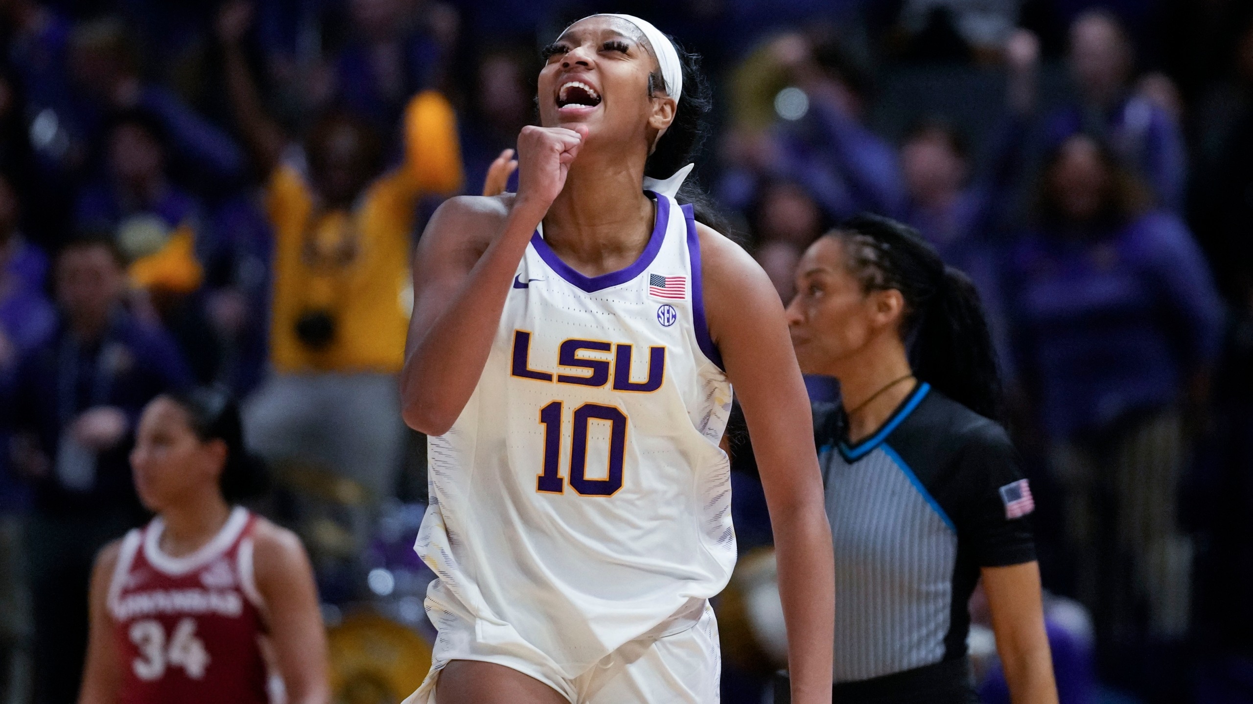 2560x1440 Angel Reese scores unbeaten No. 3 LSU edges Arkansas, Desktop