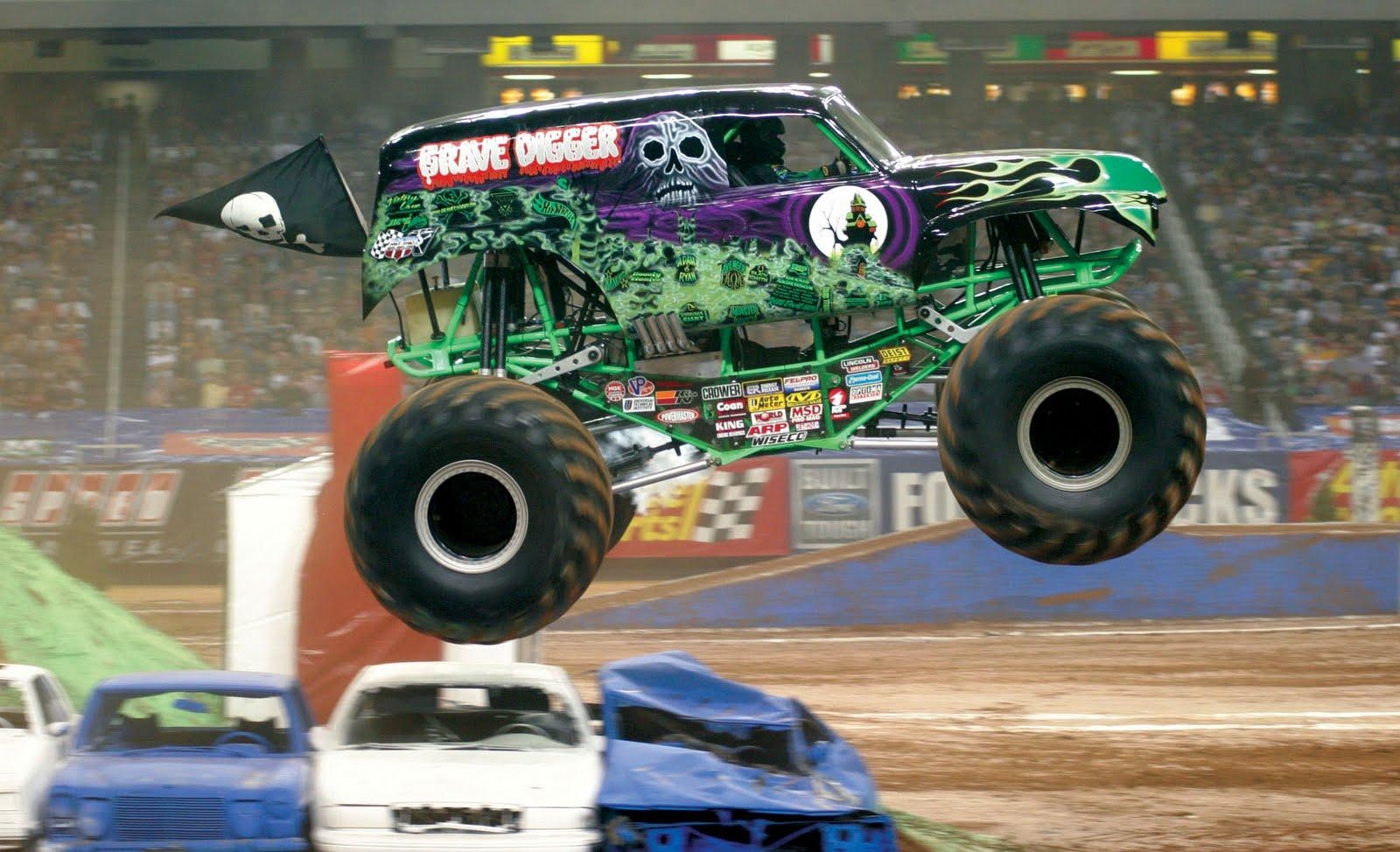 1600x980 Grave Digger Monster Truck Wallpaper, Desktop