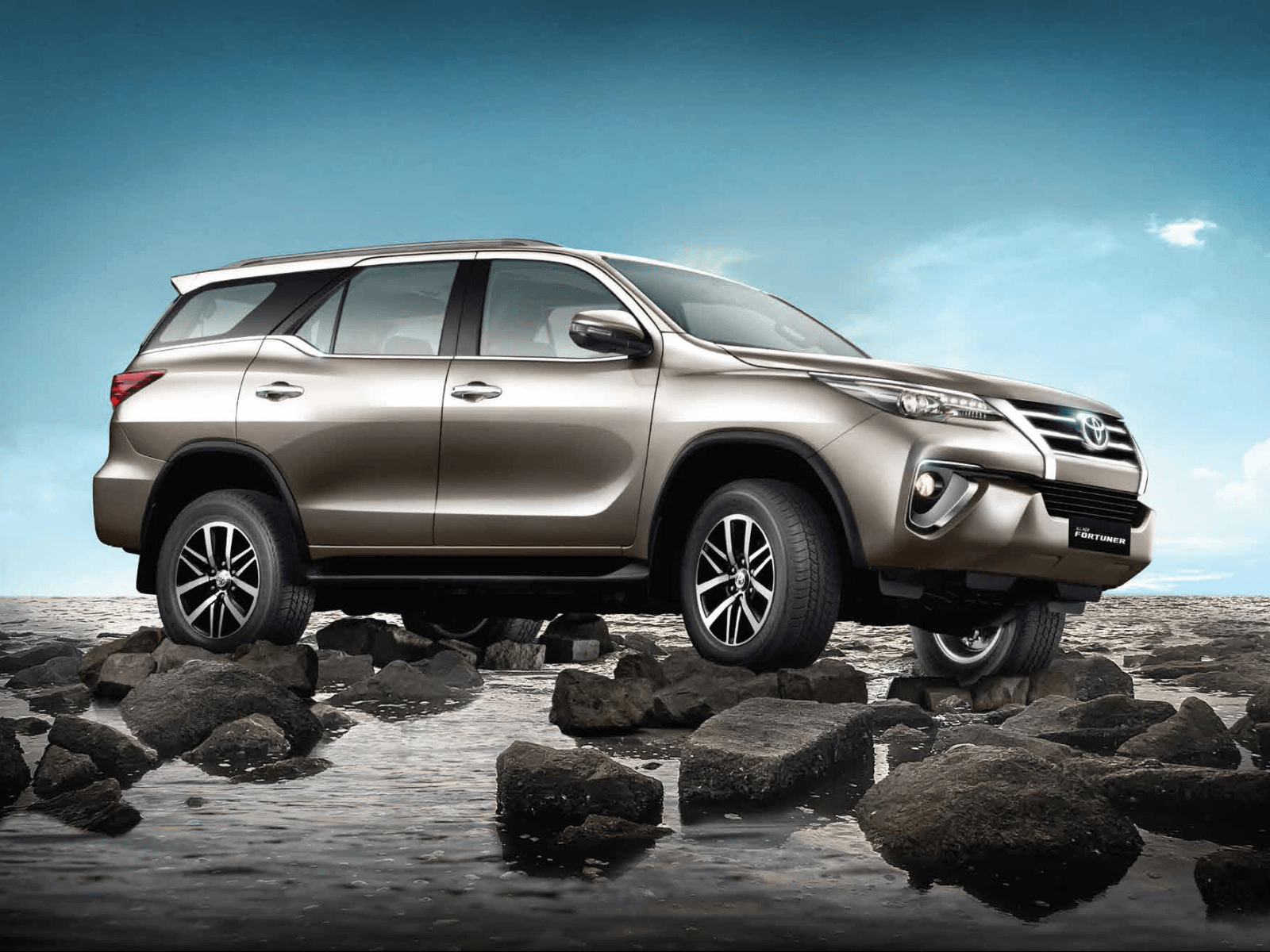 1600x1200 Toyota Fortuner wallpaper, free download, Desktop