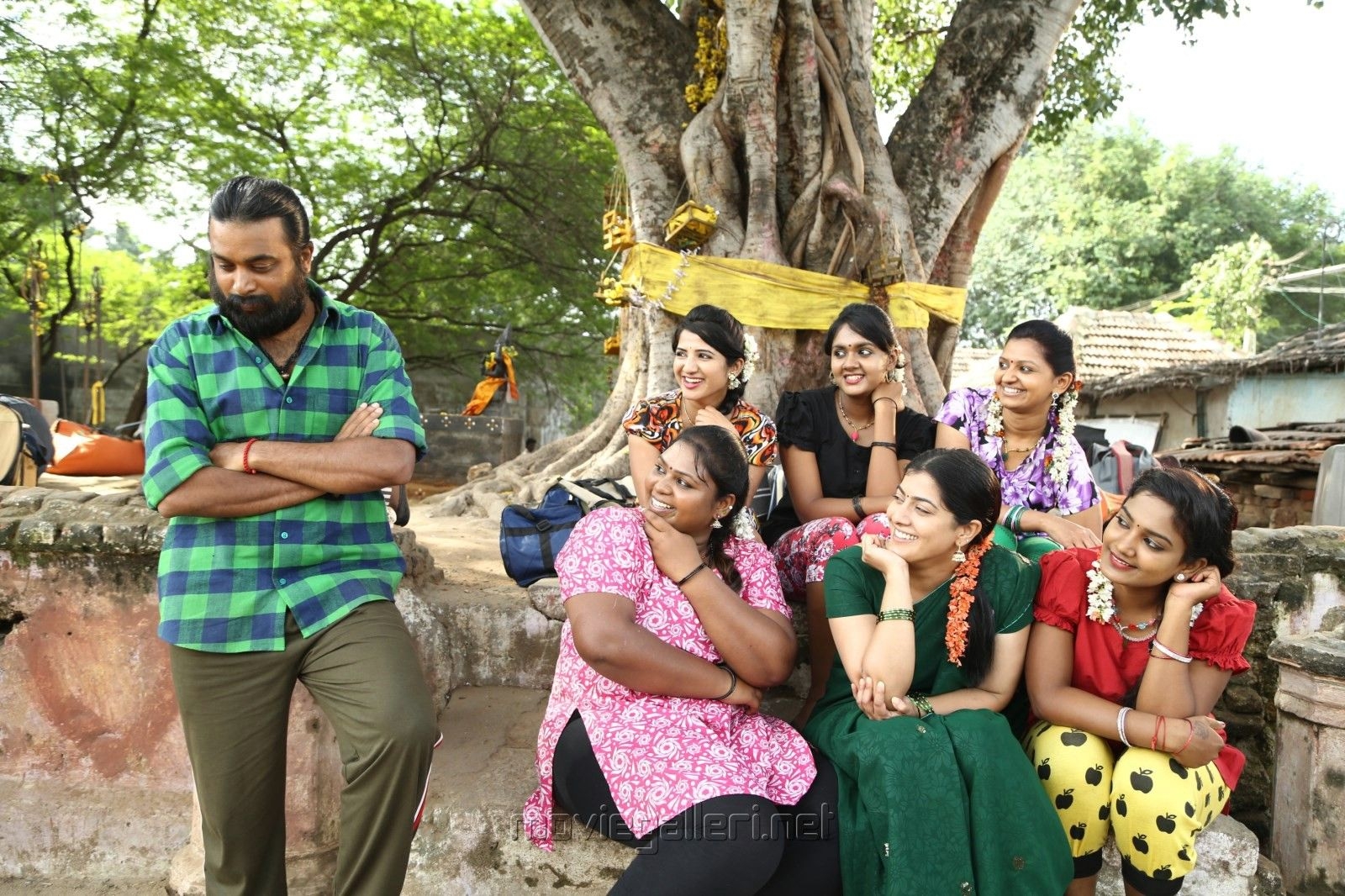 1600x1070 Tharai Thappattai Movie Stills Sasikumar, Varalaxmi. New Movie Posters, Desktop