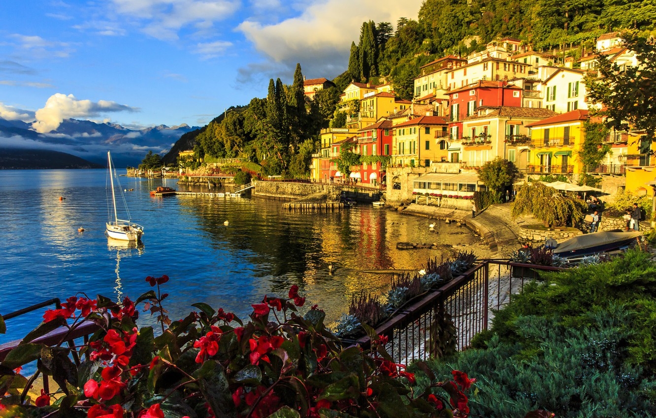 1340x850 Wallpaper lake, building, home, yacht, Italy, promenade, Italy, lake Como, Lombardy, Lombardy, Lake Como, Varenna, Varenna image for desktop, section пейзажи, Desktop