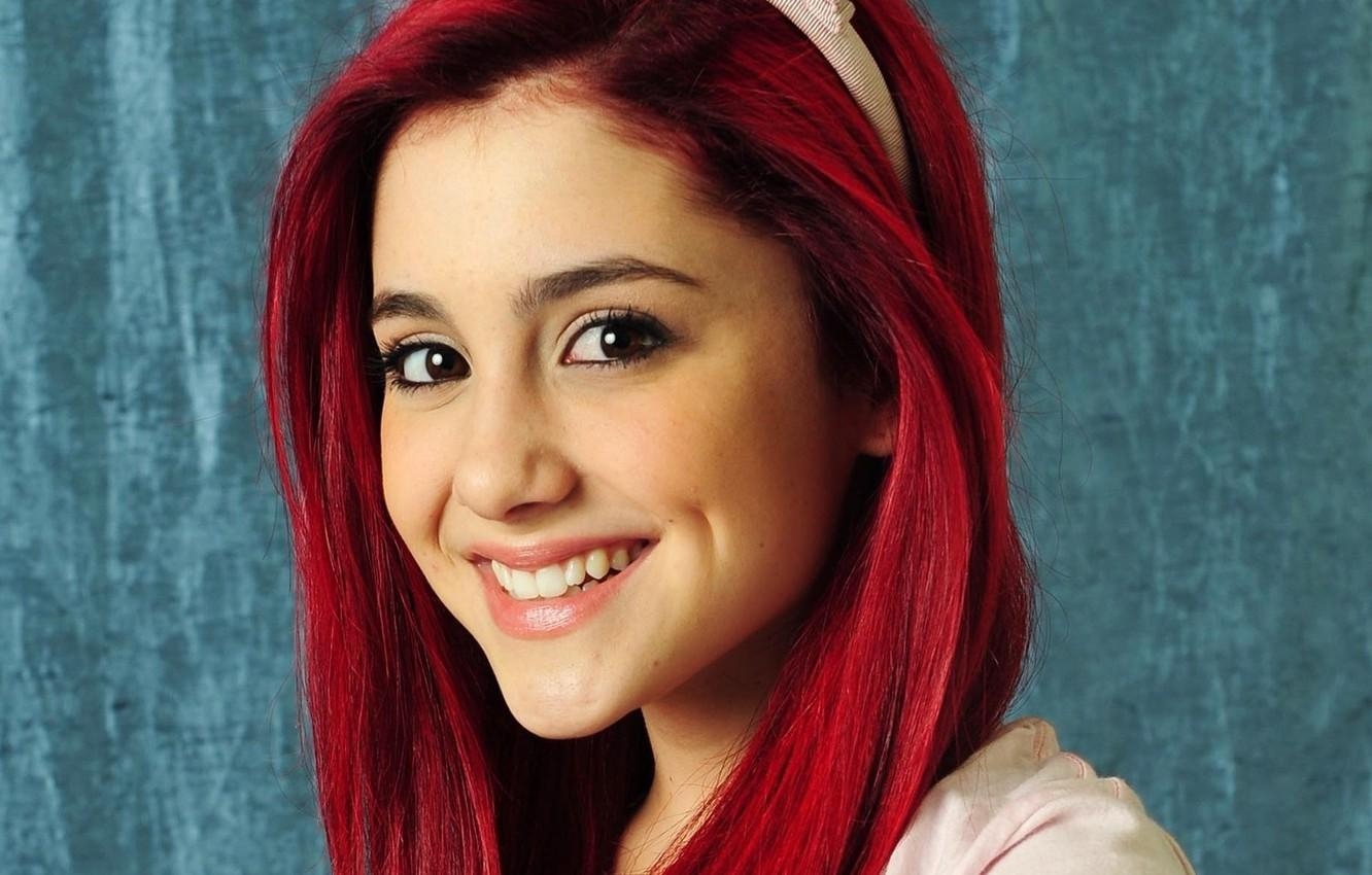 1340x850 Wallpaper face, smile, model, actress, Ariana Grande, dimple, Desktop