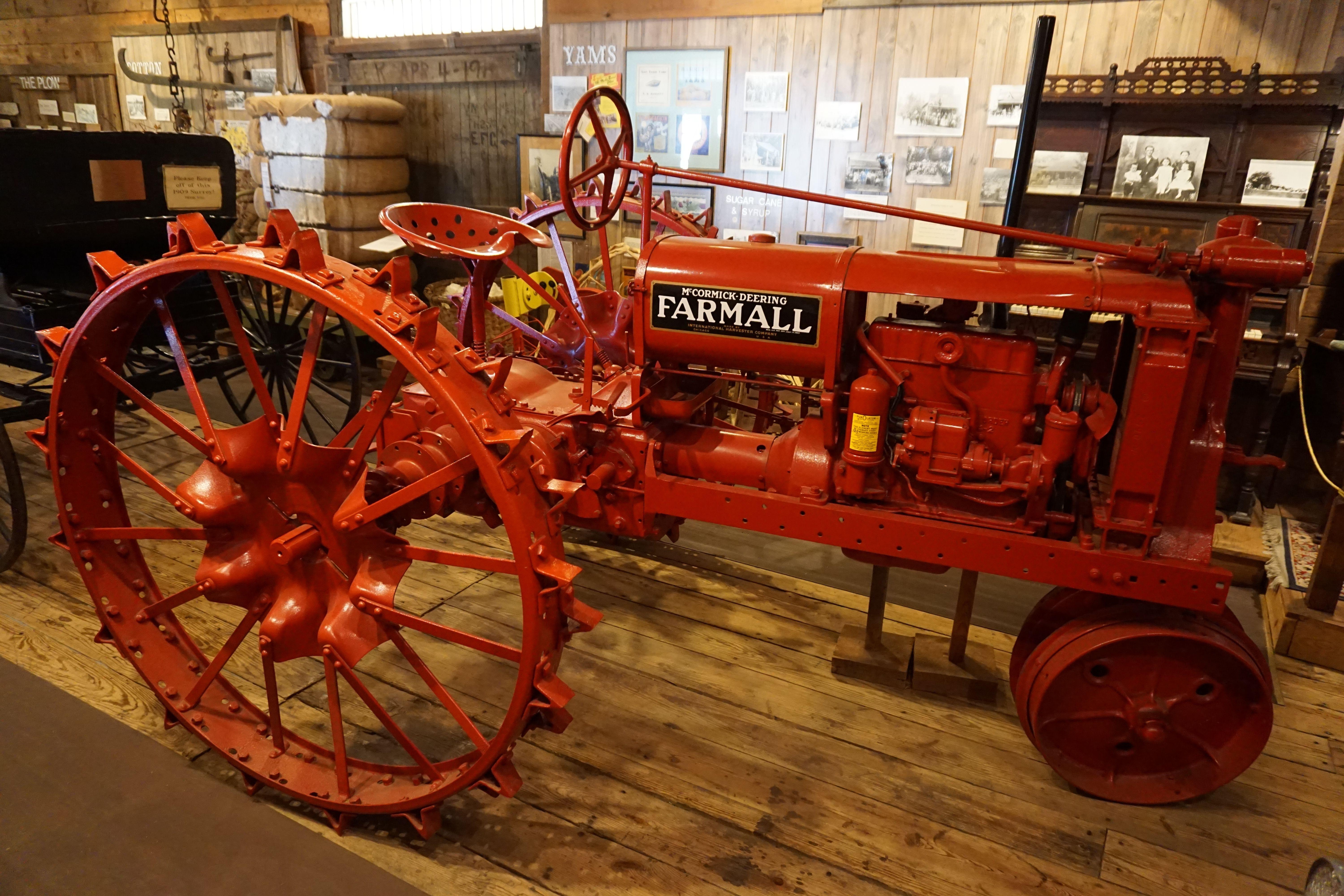 6000x4000 Farmall, Desktop