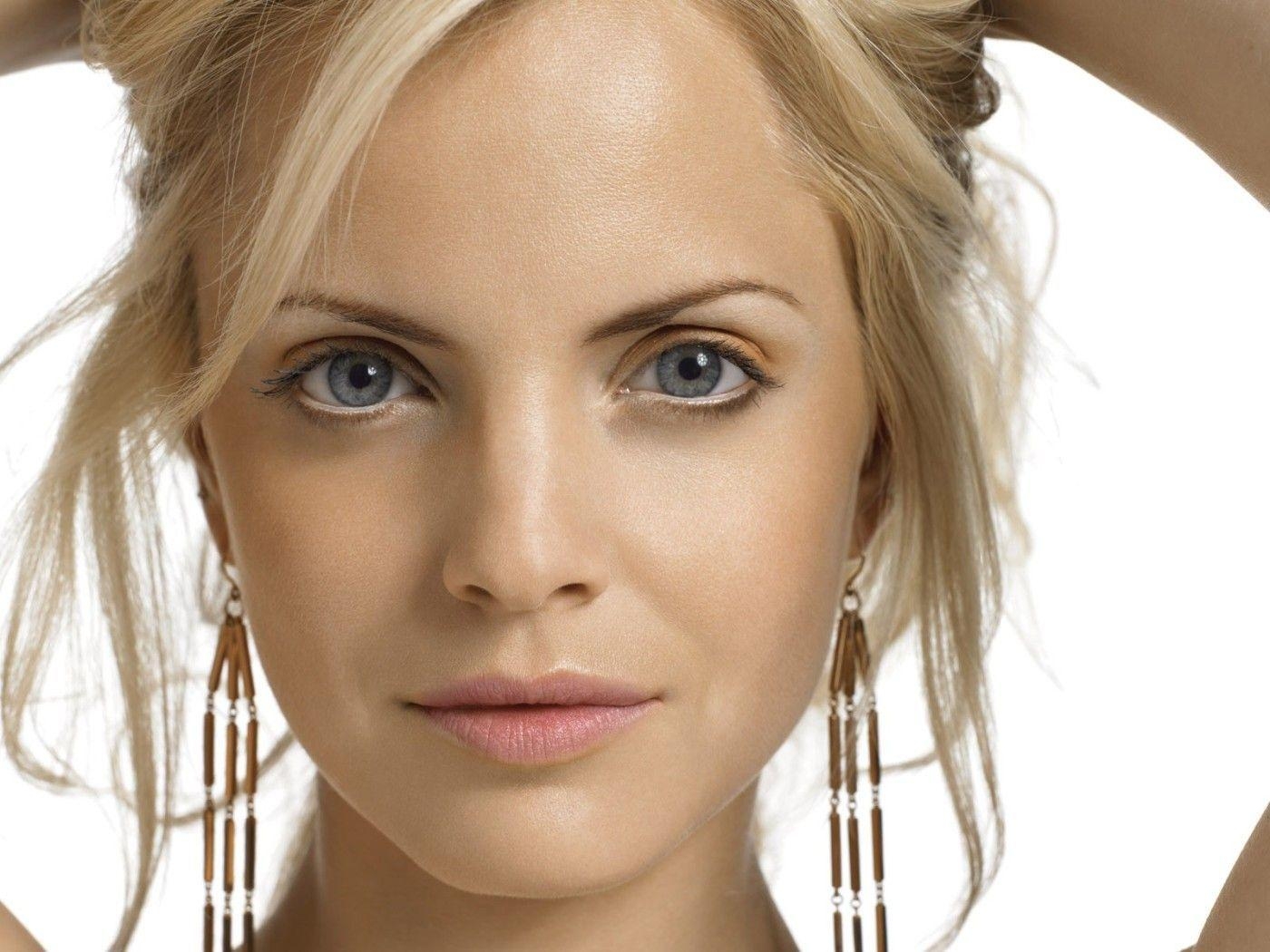 1400x1050 Beautiful Actress Mena Suvari widescreen wallpaper. Wide, Desktop