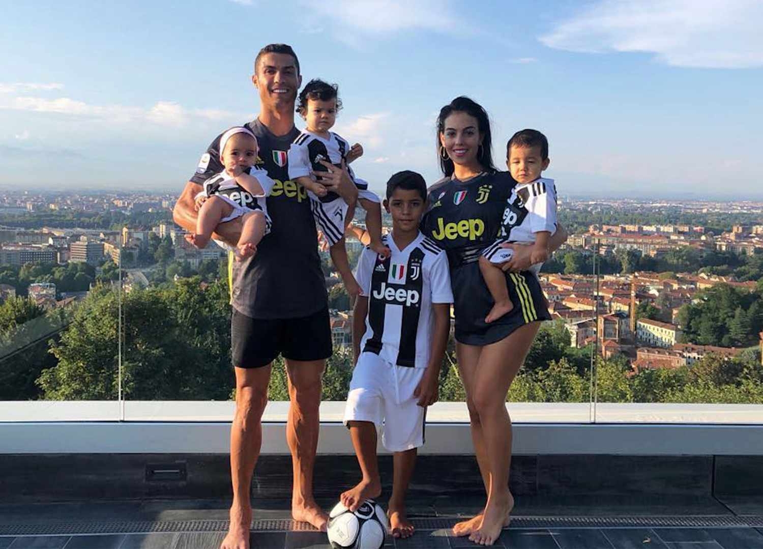 1500x1080 Cristiano Ronaldo Kids, Family Photo Album, Desktop