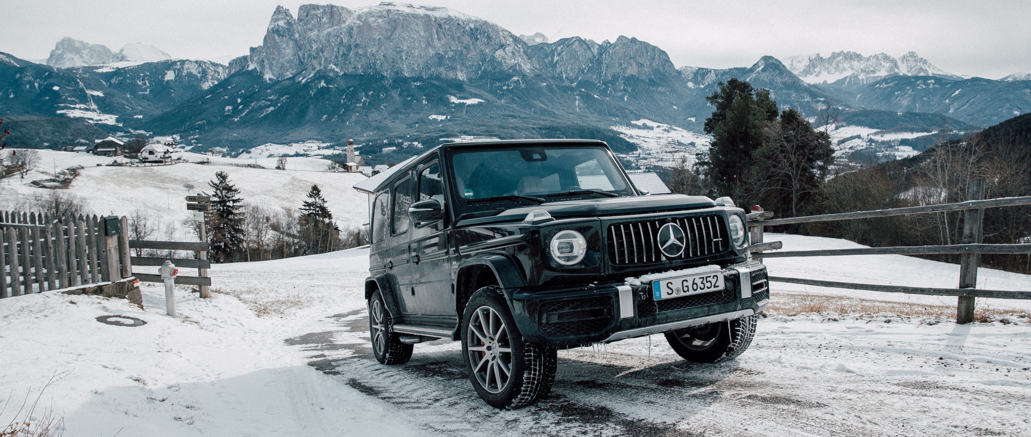 3400x1440 MBsocialcar: Mercedes AMG G 63, Dual Screen