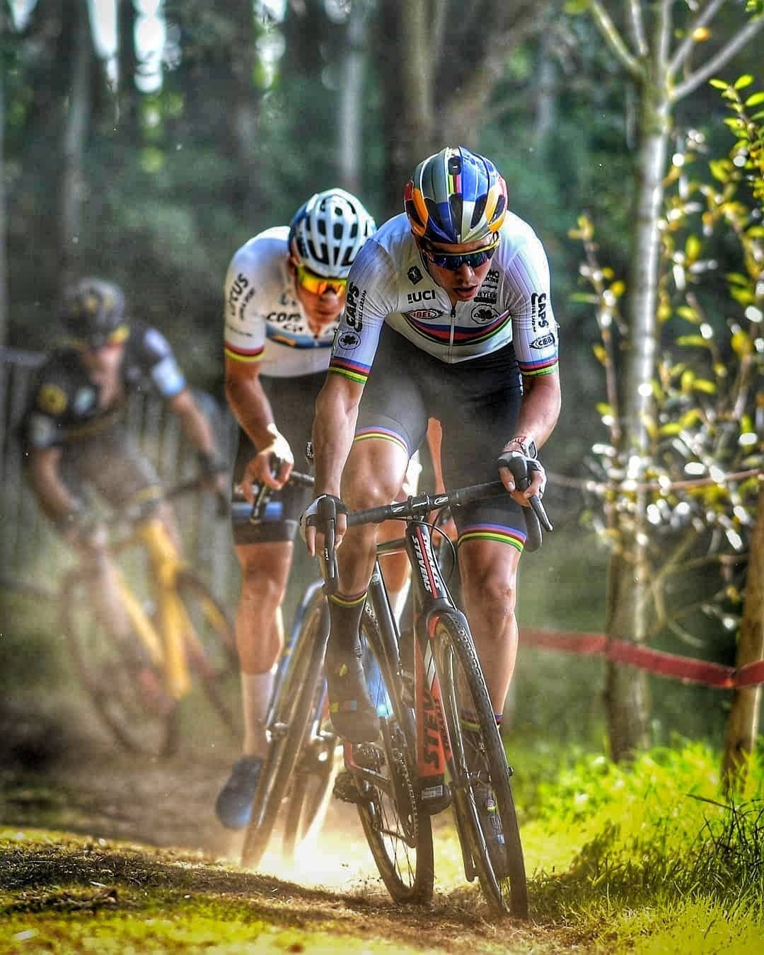 1080x1350 Le duel Mathieu Van Der Poel VS Wout Van Aert. Bicicleta de corrida, Ciclismo, Esportes de aventura, Phone