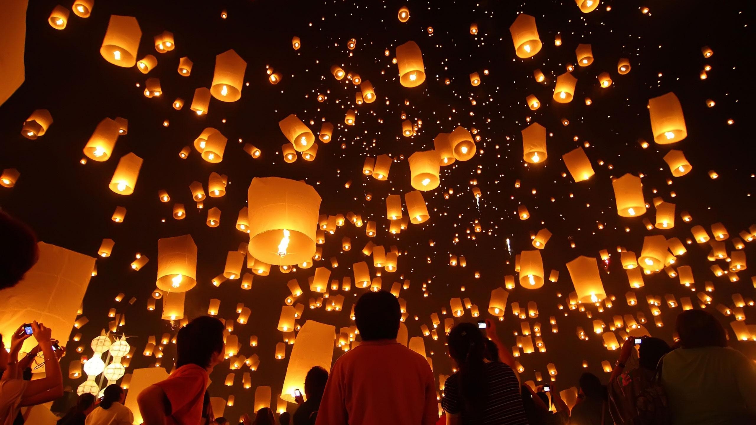 2560x1440 Thai Lantern Festivals: Loi Krathong and Yi Peng, Desktop